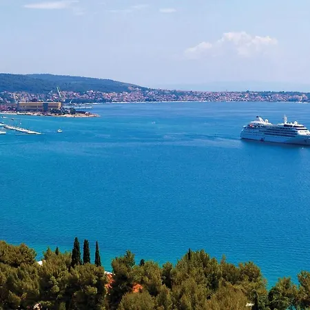 Two-bedroom With Sea View In Okrug Gornji Apartment Trogir