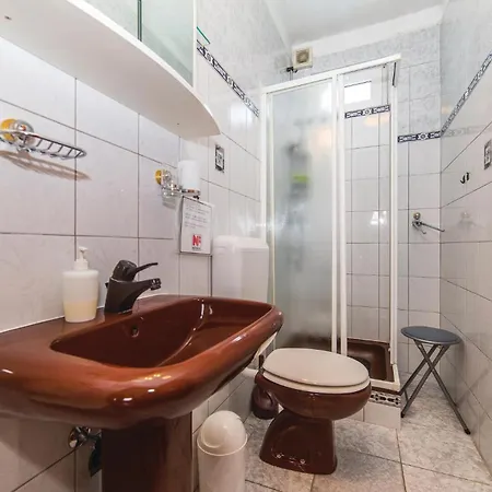 Two-bedroom With Sea View In Okrug Gornji *