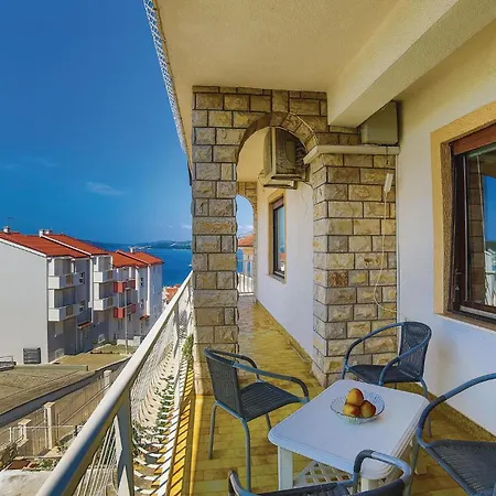 Two-bedroom With Sea View In Okrug Gornji *