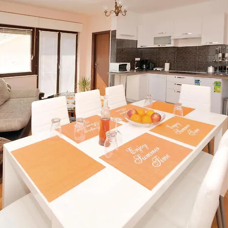 Two-bedroom With Sea View In Okrug Gornji *