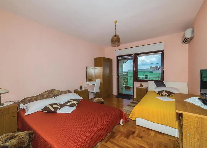 公寓 Two-bedroom With Sea View In Okrug Gornji
