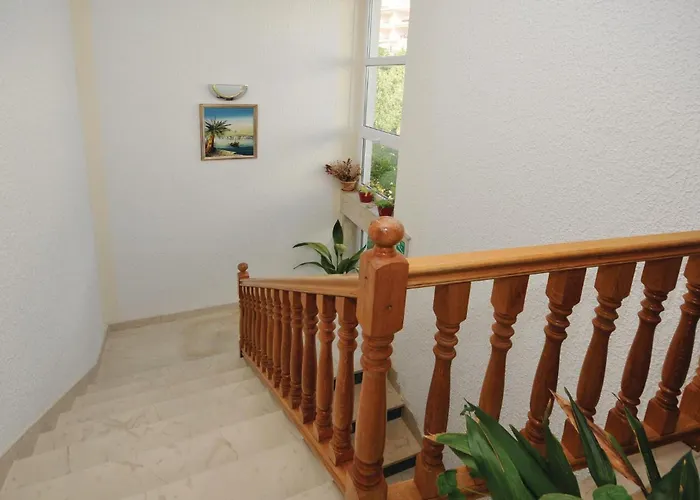 Two-bedroom With Sea View In Okrug Gornji