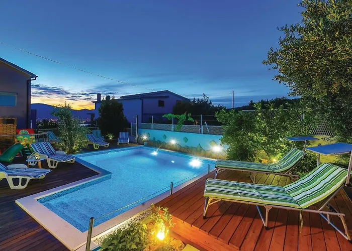 Two-bedroom With Sea View In Okrug Gornji 公寓