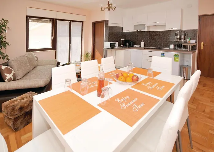Two-bedroom With Sea View In Okrug Gornji *