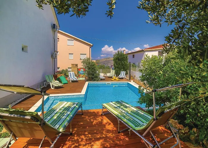 Two-bedroom With Sea View In Okrug Gornji *