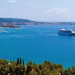 Two-bedroom With Sea View In Okrug Gornji Apartment Trogir