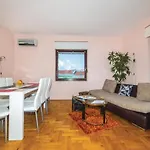 Two-bedroom With Sea View In Okrug Gornji Trogir