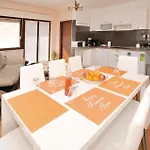 Two-bedroom With Sea View In Okrug Gornji *