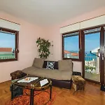Two-bedroom With Sea View In Okrug Gornji *