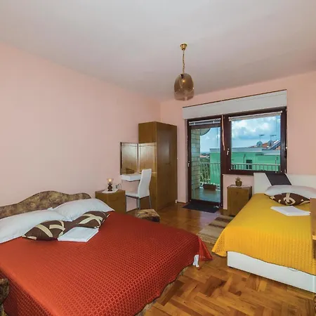 Apartment Two-bedroom With Sea View In Okrug Gornji