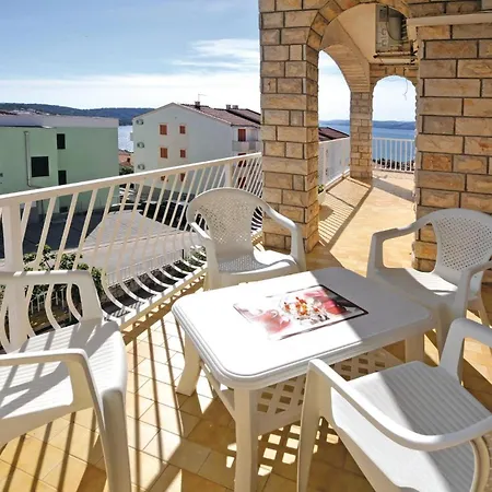 Two-bedroom With Sea View In Okrug Gornji Апартаменты Трогир