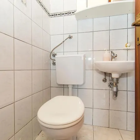 Two-bedroom With Sea View In Okrug Gornji Apartman