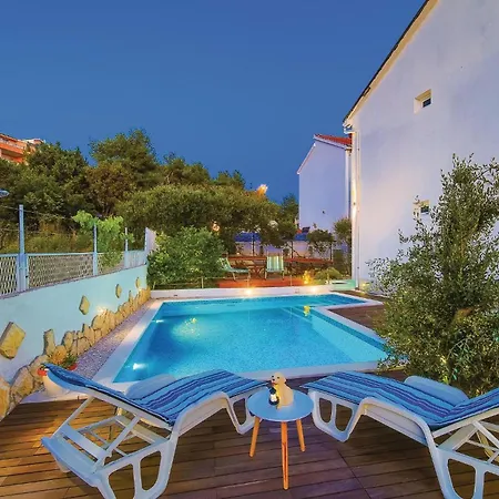 Apartment Two-bedroom With Sea View In Okrug Gornji