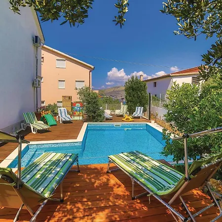 Two-bedroom With Sea View In Okrug Gornji *