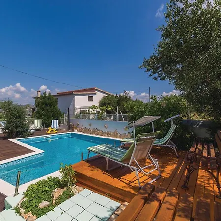 Apartment Two-bedroom With Sea View In Okrug Gornji