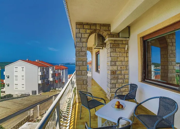 Two-bedroom With Sea View In Okrug Gornji *