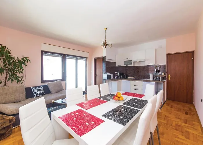 Apartment Two-bedroom With Sea View In Okrug Gornji *