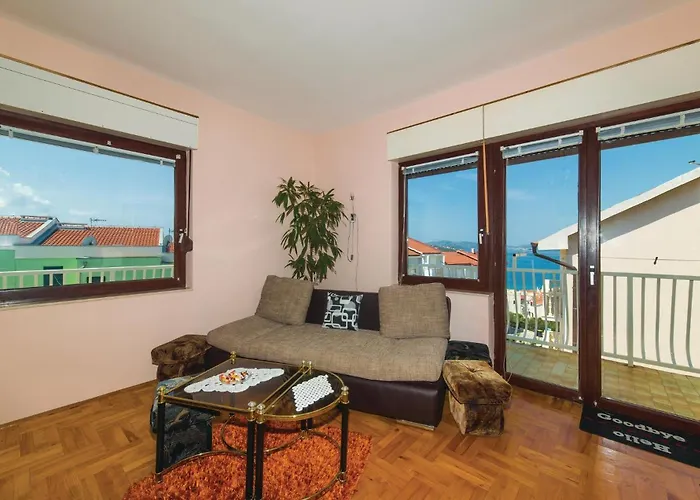 Two-bedroom With Sea View In Okrug Gornji *