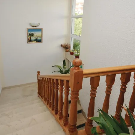 Two-bedroom With Sea View In Okrug Gornji