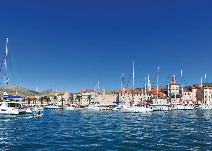 Two-bedroom With Sea View In Okrug Gornji Appartement *