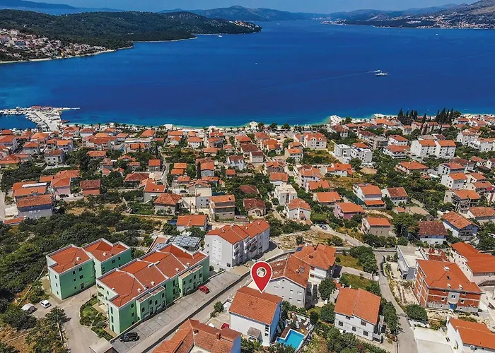 Two-bedroom With Sea View In Okrug Gornji Appartement Trogir