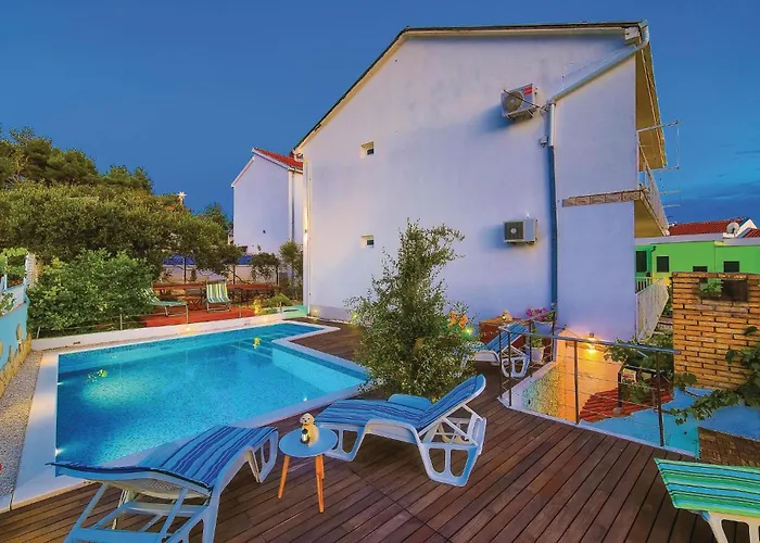 Appartement Two-bedroom With Sea View In Okrug Gornji *