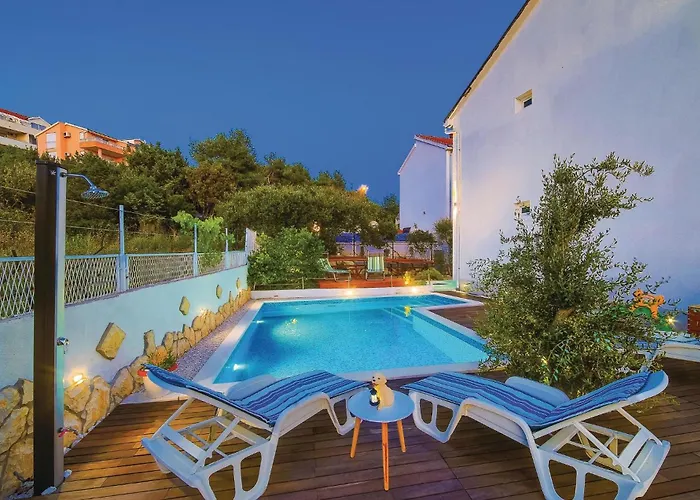 Appartement Two-bedroom With Sea View In Okrug Gornji